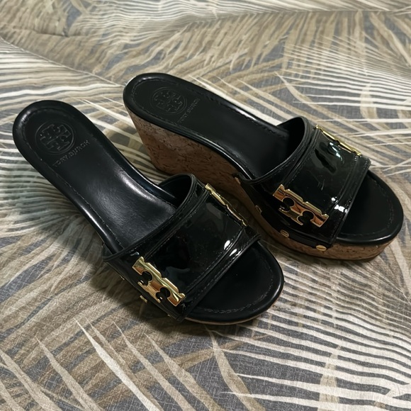 Tory Burch Pamela Wedge Sandals Black Patent 8 - Picture 1 of 5